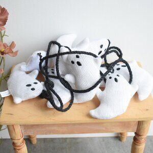 Goblin & Ghoul Knit Plush Ghost 6 foot Garland Fall Halloween Home Decor